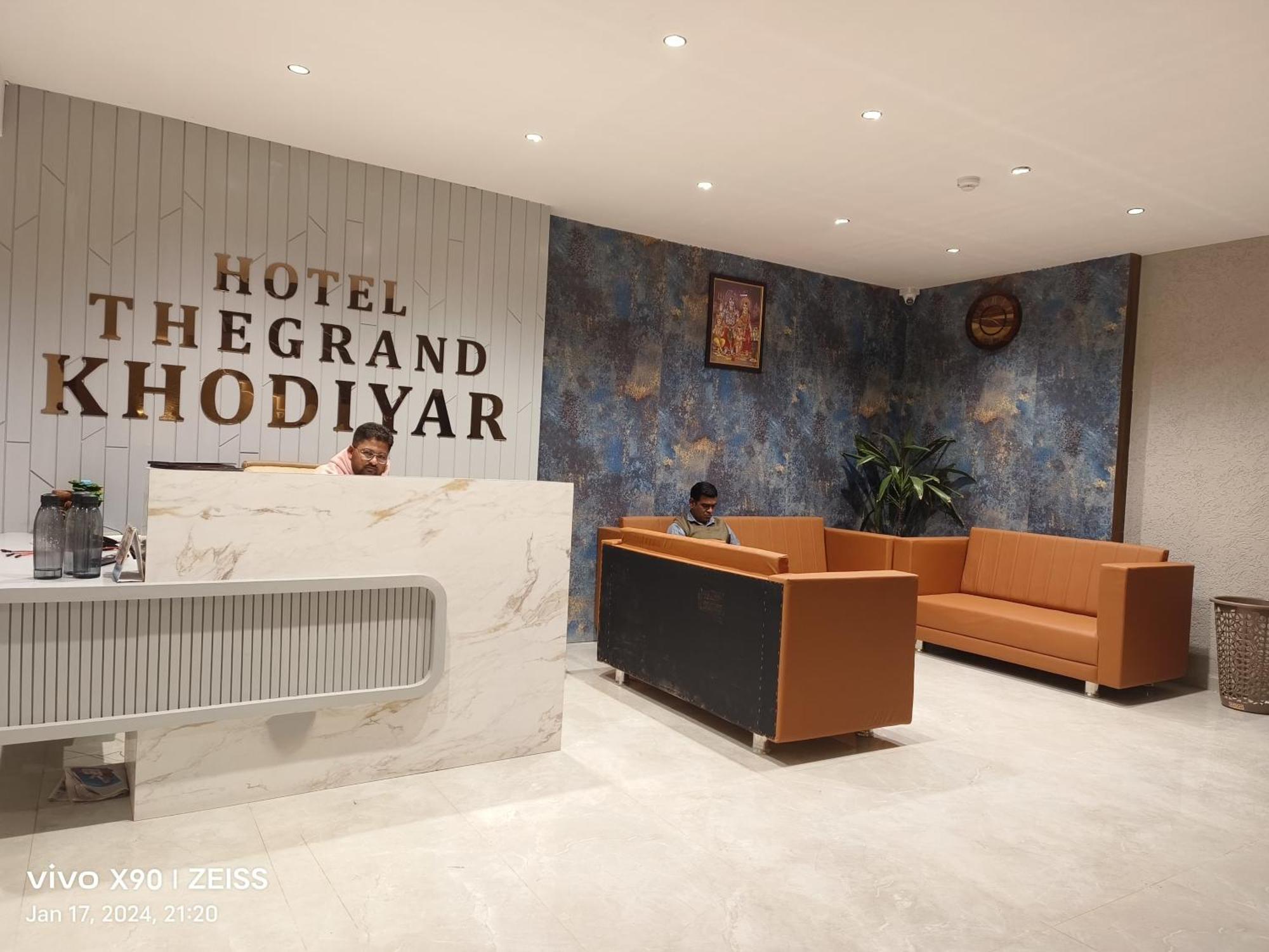 Hotel The Grand Khodiyar Visnagar Exterior foto