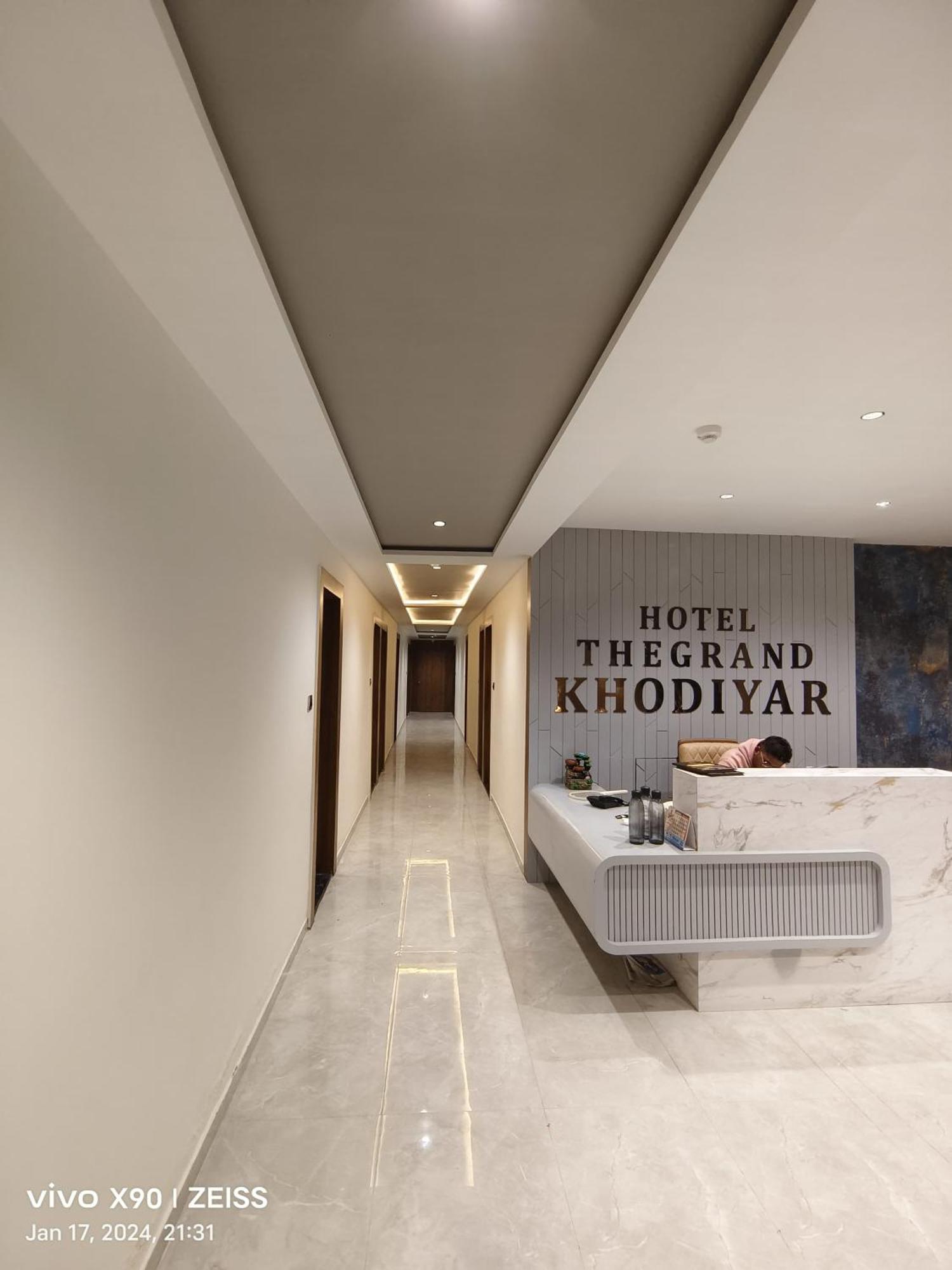 Hotel The Grand Khodiyar Visnagar Exterior foto