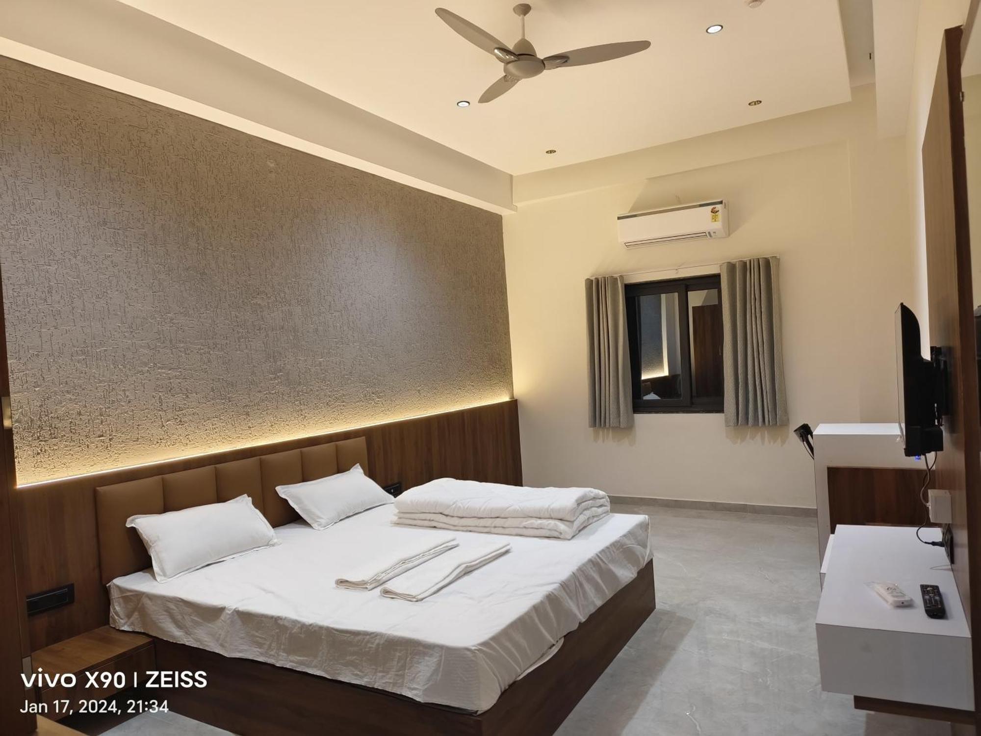 Hotel The Grand Khodiyar Visnagar Exterior foto