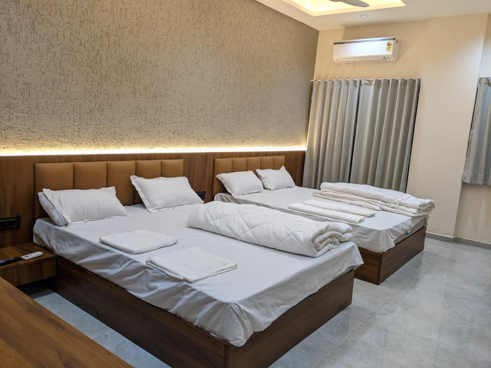 Hotel The Grand Khodiyar Visnagar Exterior foto